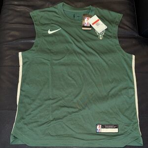 NBA MILWAUKEE BUCKS NIKE DRI FIT SLEEVELESS PRACTICE SHIRT MEN NWT SIZE L